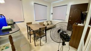 Peaceful 2BR Home in GenSan - AC, WiFi, Netflix, Patio Free Parking