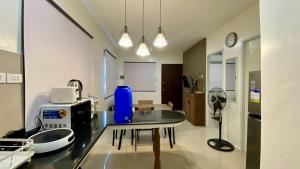 Peaceful 2BR Home in GenSan - AC, WiFi, Netflix, Patio Free Parking