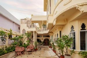 SaffronStays Rang Havelii - Raj Aangan Rooms near City Palace, Udaipur