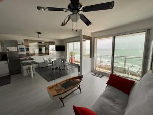 Appartement 2 chambres face plage avec parking, 3 étoiles - FR-1-197-376