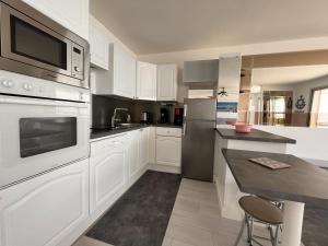 Appartement 2 chambres face plage avec parking, 3 étoiles - FR-1-197-376