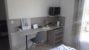 Chambre avec Salle de bain et WC privés et kit petit dejeuner