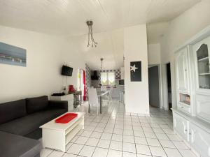 Maisons de vacances Maison de Charme au Calme avec Jardin Clos, WIFI, Proche Plage du Marais Girard, Animaux Acceptes - FR-1-231-133 : photos des chambres