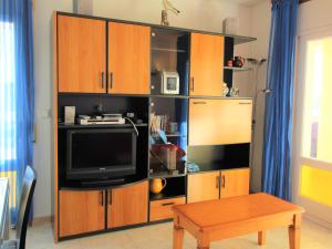 Apartamento Soleado con Terraza, AA y Garaje en Roses, Cerca de Playa y Parque Natural - ES-258-63