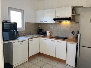 Maisons de vacances Maison charmante proche mer avec jardin, veranda et WIFI - Quartier La Sauzaie - FR-1-231-232 : photos des chambres