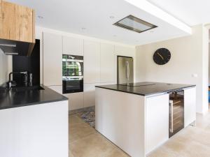 Maisons de vacances **Charmant Mas Renove avec Piscine et Jardin au Coeur de la Provence!** - FR-1-599-17 : photos des chambres