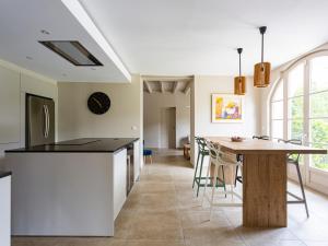 **Charmant Mas Rénové avec Piscine et Jardin au Cœur de la Provence!** - FR-1-599-17