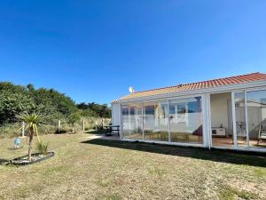 Maisons de vacances Maison charmante proche mer avec jardin, veranda et WIFI - Quartier La Sauzaie - FR-1-231-232 : photos des chambres