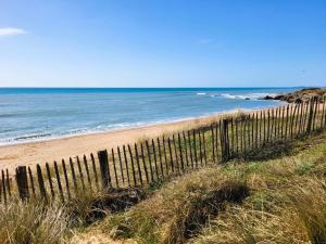 Maisons de vacances Maison charmante proche mer avec jardin, veranda et WIFI - Quartier La Sauzaie - FR-1-231-232 : photos des chambres
