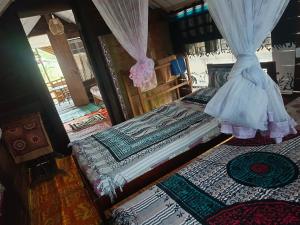 Mamisa Café, Home stay