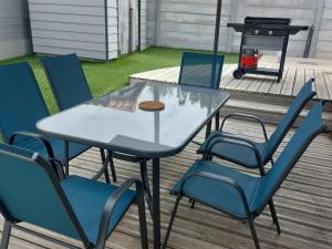 Maisons de vacances Maison familiale avec terrasse et proche plage a Saint-Brevin-les-Pins - FR-1-364-98 : photos des chambres