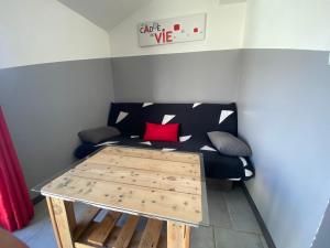 Maisons de vacances Maison familiale avec terrasse et proche plage a Saint-Brevin-les-Pins - FR-1-364-98 : photos des chambres