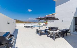 Huge luxury villa with stunning views