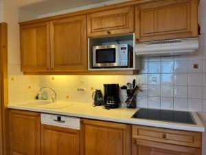 Bel Appartement Central avec Terrasse en Plein Cœur de Samoëns - FR-1-624-19