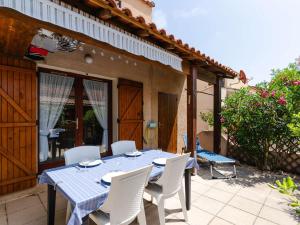 Charmant Pavillon T3 avec Terrasse Sud, Piscine, Proche Mer à Gruissan - FR-1-409-198