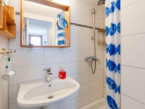 Charmant Pavillon T3 avec Terrasse Sud, Piscine, Proche Mer à Gruissan - FR-1-409-198