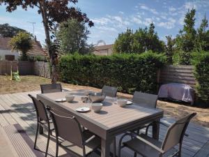 Maisons de vacances Maison 3* proche plage, foret et pistes cyclables avec jardin, barbecue et WIFI - FR-1-652-12 : photos des chambres