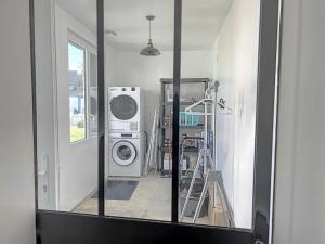 Maisons de vacances Maison de Pecheur Renovee a Riantec avec Jardin et Veranda - FR-1-349-200 : photos des chambres