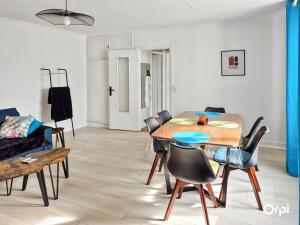 Maisons de vacances Maison de Pecheur Renovee a Riantec avec Jardin et Veranda - FR-1-349-200 : photos des chambres