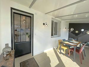 Maisons de vacances Maison de Pecheur Renovee a Riantec avec Jardin et Veranda - FR-1-349-200 : photos des chambres