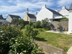 Maisons de vacances Maison de Pecheur Renovee a Riantec avec Jardin et Veranda - FR-1-349-200 : photos des chambres