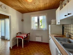 Maison Confortable à 300m de la Plage des Dunes avec Jardin et Parking Privé - FR-1-231-188