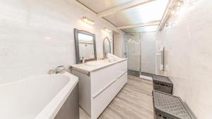 Villas Lake house - Charming Lakeview Villa : photos des chambres