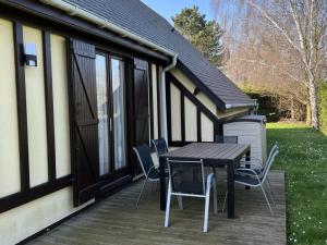 Chalets Charmant chalet 4P avec jardin privatif, proche plage et commerces a Merville-Franceville - FR-1-487-333 : photos des chambres