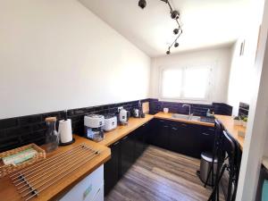 Appartements Appartement moderne renove - Face mer - Terrasse - WiFi gratuit - FR-1-92-818 : photos des chambres