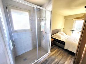 Appartements Appartement moderne renove - Face mer - Terrasse - WiFi gratuit - FR-1-92-818 : photos des chambres