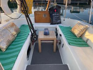 Cosy, Romantic, Fun Yacht Getaway, Torquay, England
