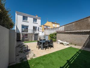 Maison 3 chambres avec jardin et parking à La Chaume, proche plages et commerces - FR-1-197-556