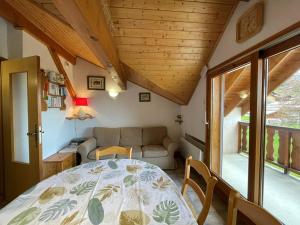 Appartement skis aux pieds, balcon exposé Sud-Ouest, 47 m², 3 pièces + cabine, 6 personnes - FR-1-733-12