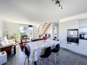 Maisons de vacances Maison renovee proche mer 7 pers., jardin, wifi et ping-pong, 3 chambres, 2 salles d'eau - FR-1-361-426 : photos des chambres