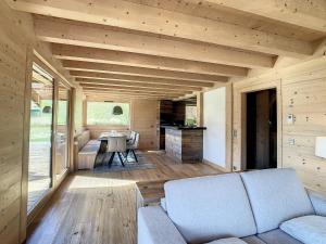 Appartements Duplex neuf avec terrasse face au Mont Blanc, 3 chambres et mezzanine, a 3 km du centre de Combloux - FR-1-560-65 : photos des chambres