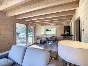 Appartements Duplex neuf avec terrasse face au Mont Blanc, 3 chambres et mezzanine, a 3 km du centre de Combloux - FR-1-560-65 : photos des chambres