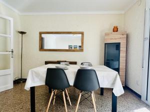 Apartamento Frente al Mar en Roses, Capacidad 6 Personas - ES-258-62