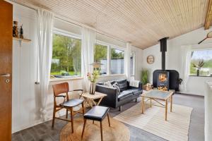 Cozy Holiday Home 350 Meters From The Water In Amtoft