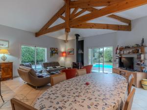 Maison 8 pers, piscine privée, wifi, proche golf à Biscarrosse - FR-1-521-231
