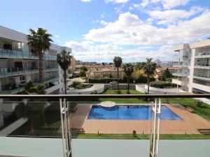 Apartamento luminoso con terraza y piscina comunitaria en Santa Margarita, cerca de la playa. - ES-228-138