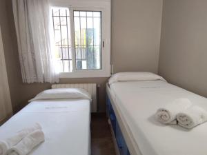 Apartamento con terraza a metros de la playa y zona comercial, ideal familiar - Costa Brava - ES-209-68