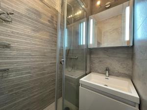 Appartement cosy 6 pers, 50m², proche pistes, 2 SDB, cuisine équipée, calme, non-fumeurs - FR-1-733-120