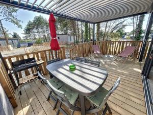 Chalets Chalet standing avec piscine chauffee, proche plage et commerces, equipe de WiFi - 6 couchages. - FR-1-361-513 : photos des chambres