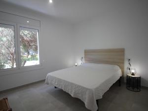 V. FANÉ ESQ - Casa con jardín y vista mar en Llançà acabada de reformar - ES-228-10