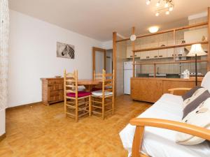 GIRASOL B 2-1 Apartamento luminoso con vistas a playa de Grifeu. - ES-228-25