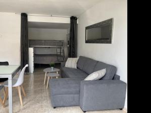 Hermoso apartamento de 3 habitaciones en Roses con piscina y jardín, acceso a la playa - ES-204-59