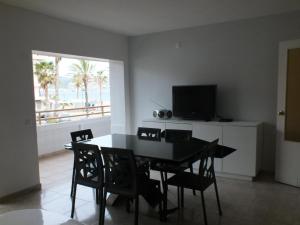 Hermoso apartamento de 3 habitaciones en Roses con piscina y jardín, acceso a la playa - ES-204-59