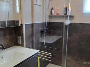 Maison climatisée avec piscine, parking, et WIFI - 6 pers. - FR-1-776-5