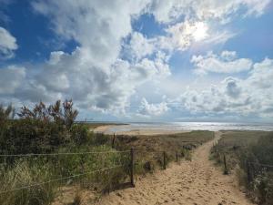 Appartements Appartement neuf 62 m², 5 couchages, a 250 m de la plage - balcon, jardin prive, et parking inclus - FR-1-364-111 : photos des chambres