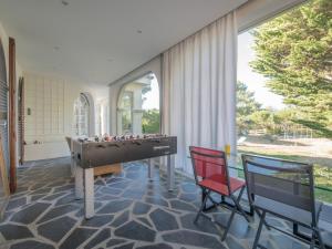 Maisons de vacances Villa familiale en bord de mer avec 6 chambres, WiFi, animaux admis, proche Saint-Brevin-l'Ocean - FR-1-364-170 : photos des chambres